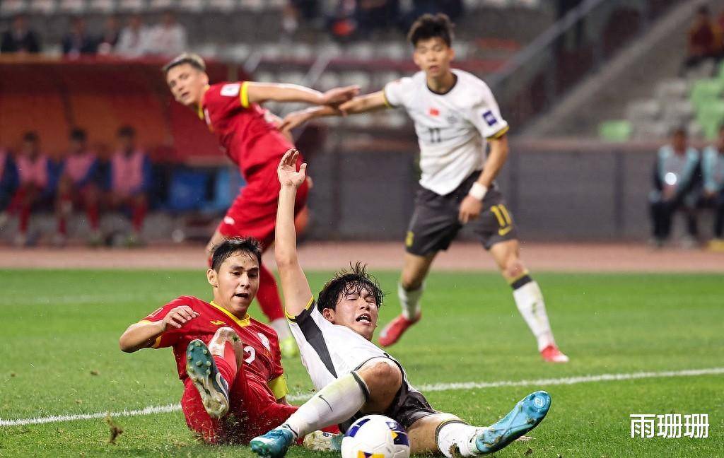 中国足球聚光灯下，球队实力逐渐崛起的简单介绍