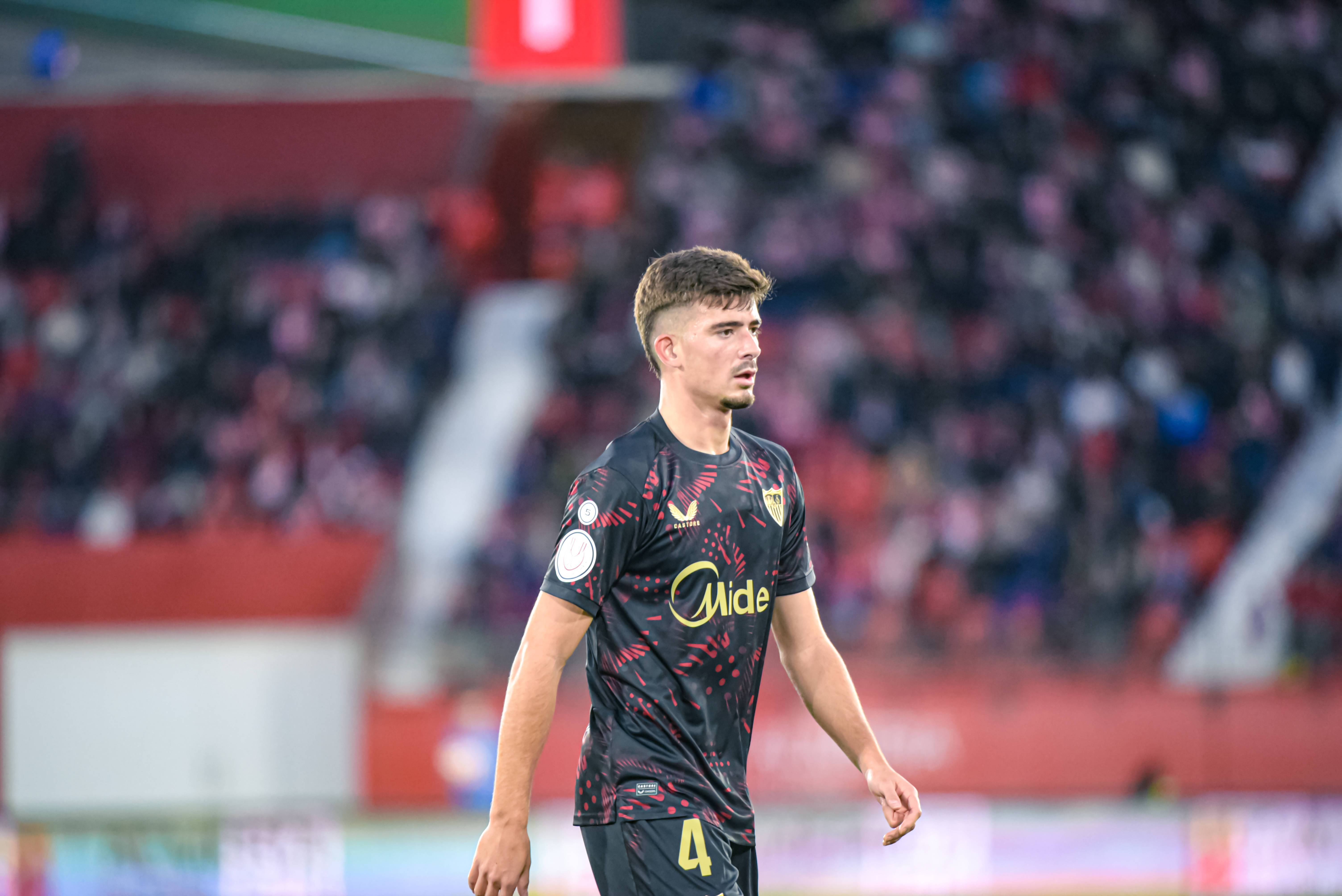 塞维利亚球员接受媒体采访，呼吁球队团结