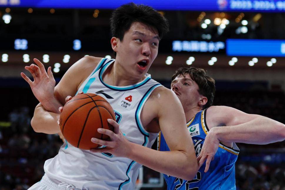 篮球赛事瞩目世界,球员实力超群 篮球赛事瞩目世界,球员实力超群