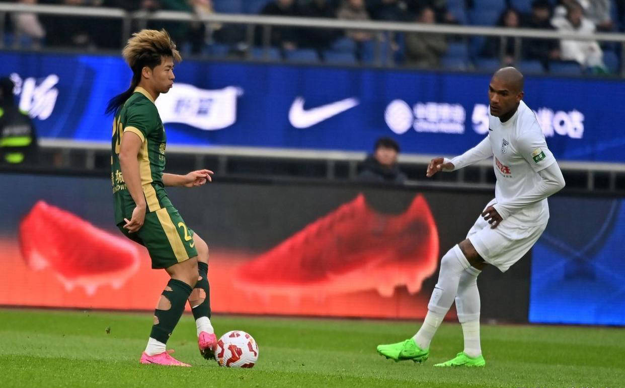 中超比赛引发球迷热议,国内足球风头无两的简单介绍 中超比赛引发球迷热议,国内足球风头无两的简单介绍