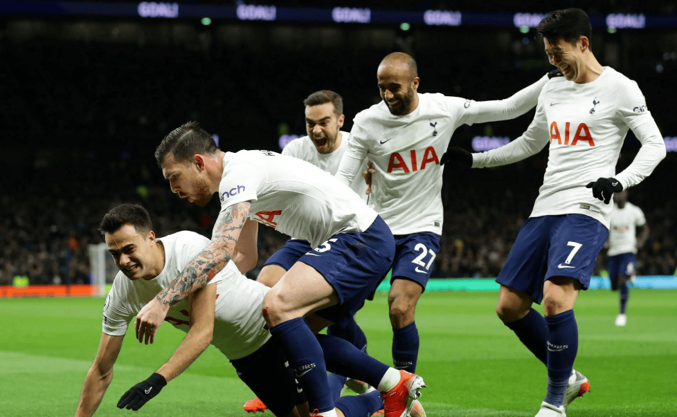 热刺客场压哨绝杀,英超争冠热门实力突显 热刺客场压哨绝杀,英超争冠热门实力突显