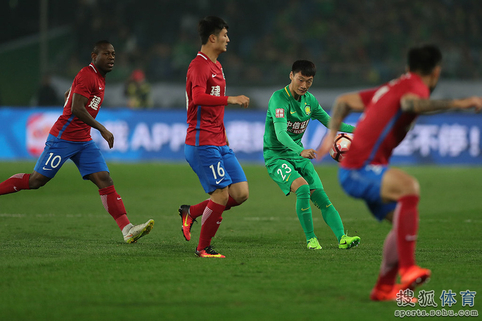 河南建业队惜败于对手,积分滑落 河南建业队惜败于对手,积分滑落
