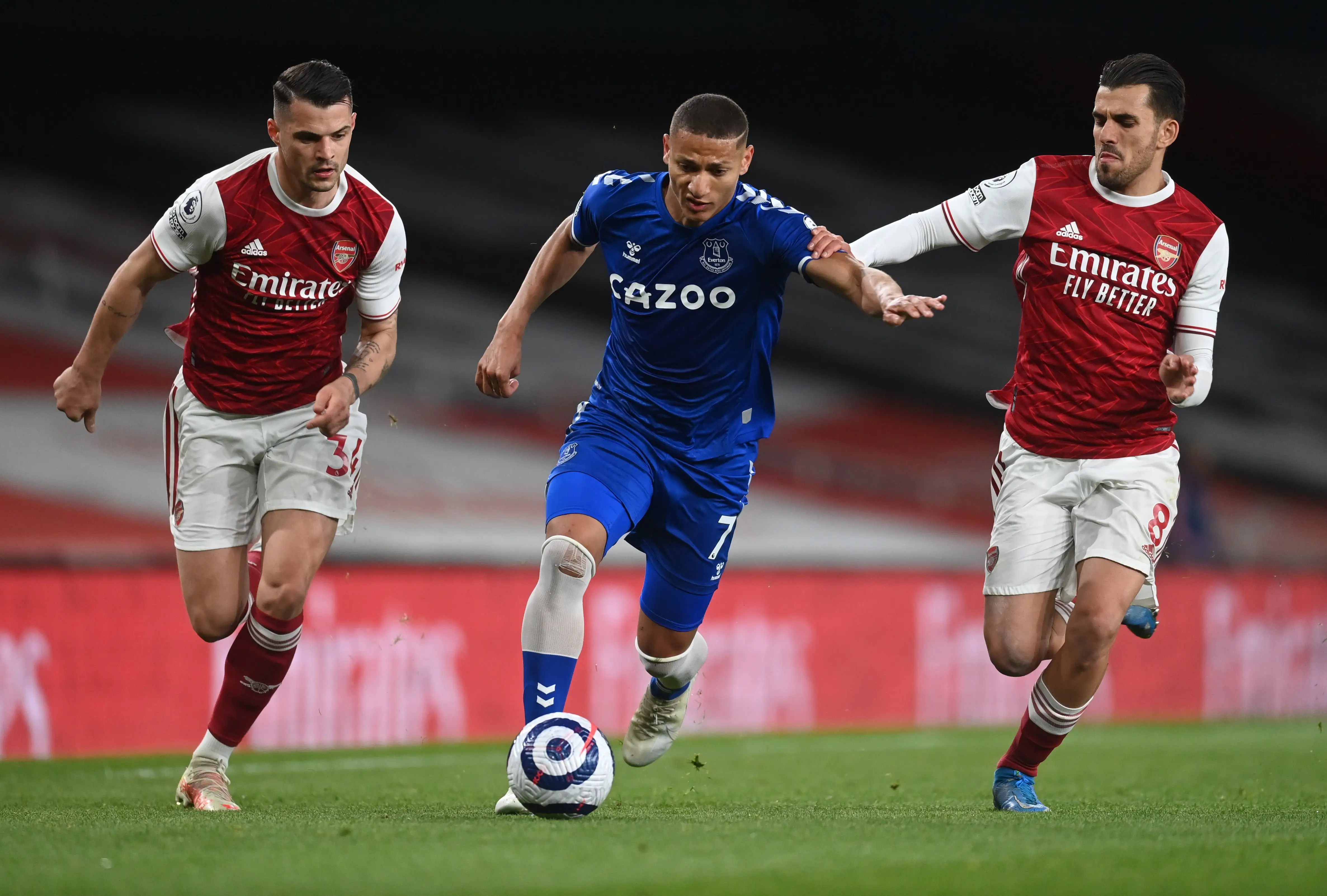 熊猫体育-水晶宫客场遭遇惨败,难以扭转颓势