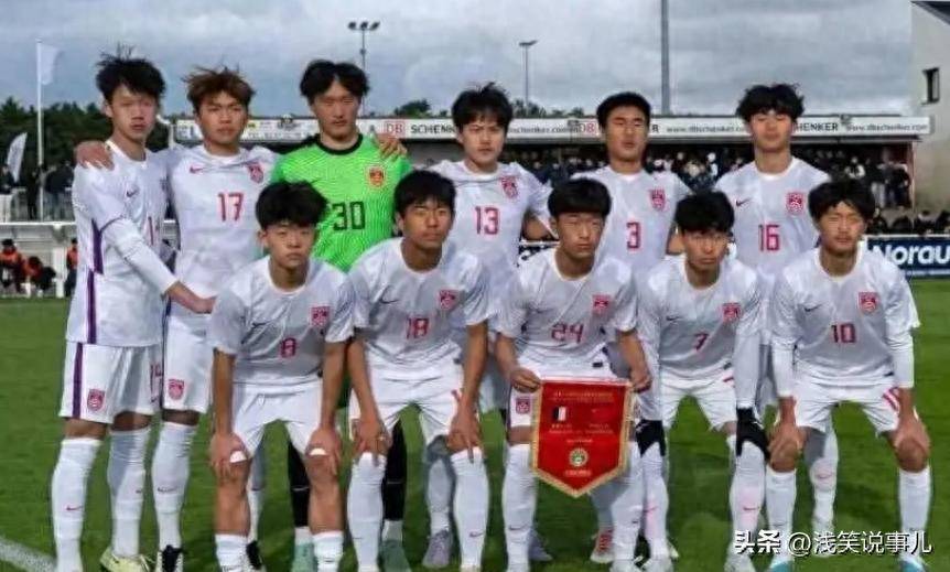 精彩绝伦的比赛中,球员们奋勇拼搏,赢得尊重的简单介绍 精彩绝伦的比赛中,球员们奋勇拼搏,赢得尊重的简单介绍