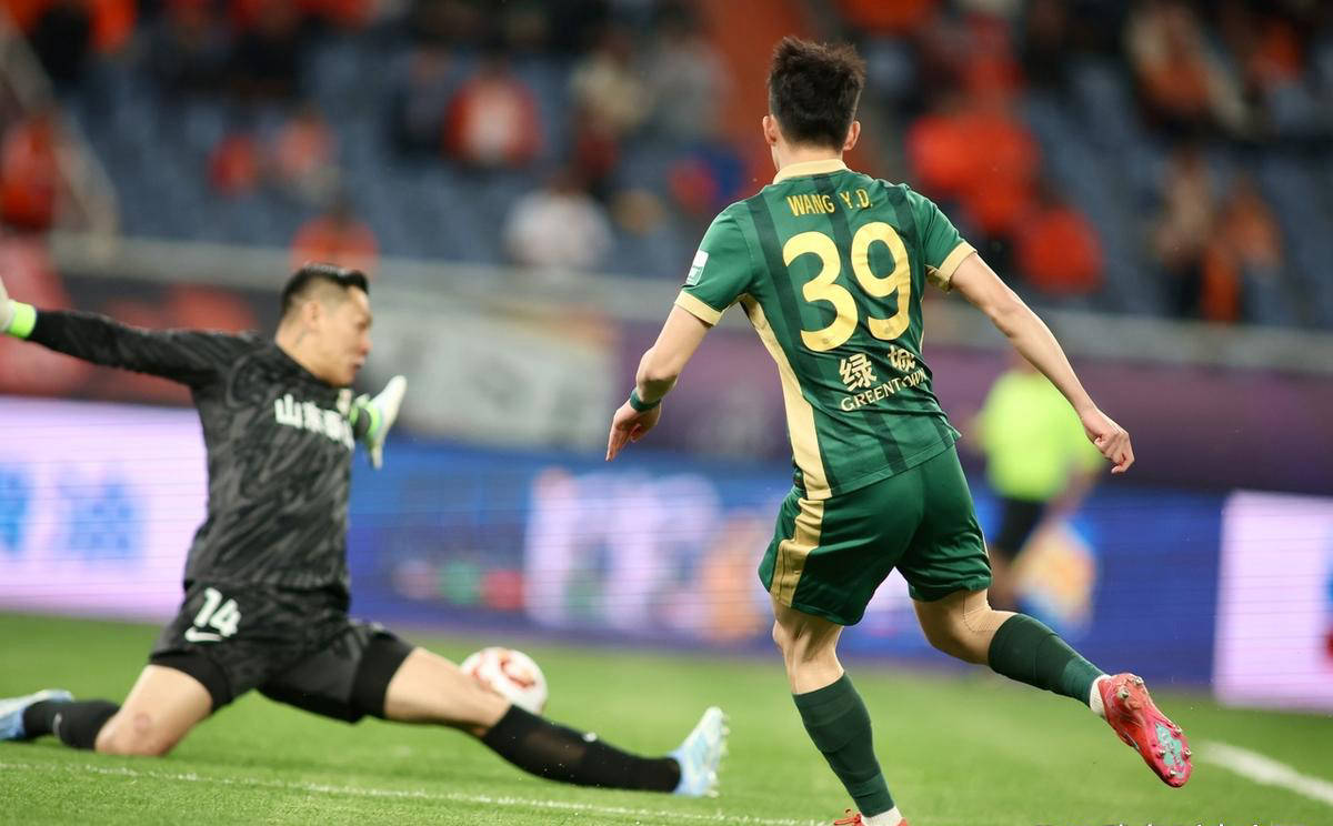 熊猫体育平台-青年球员崭露头角，为球队带来希望