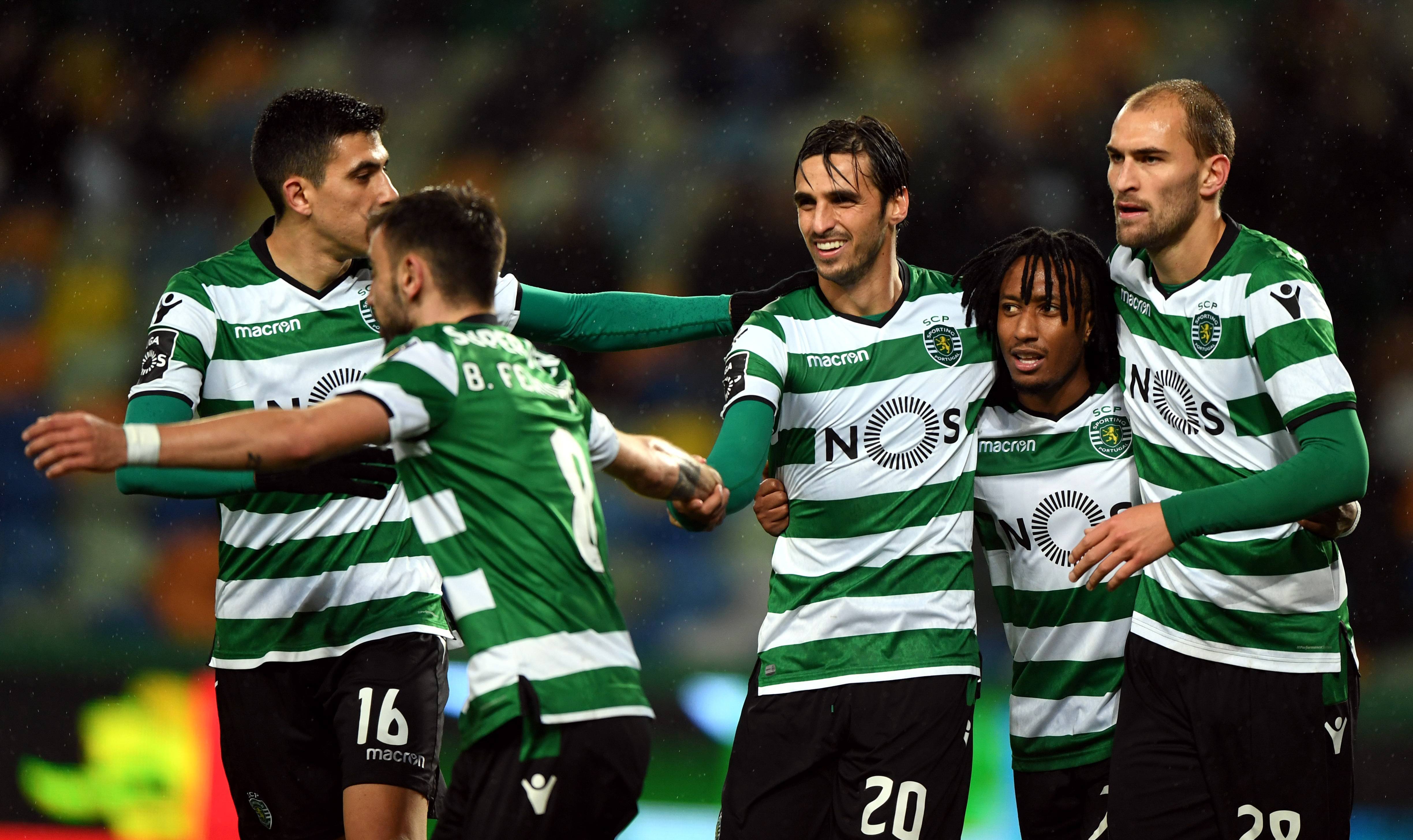 阿贾克斯向胜利迈进,势不可挡 阿贾克斯向胜利迈进,势不可挡