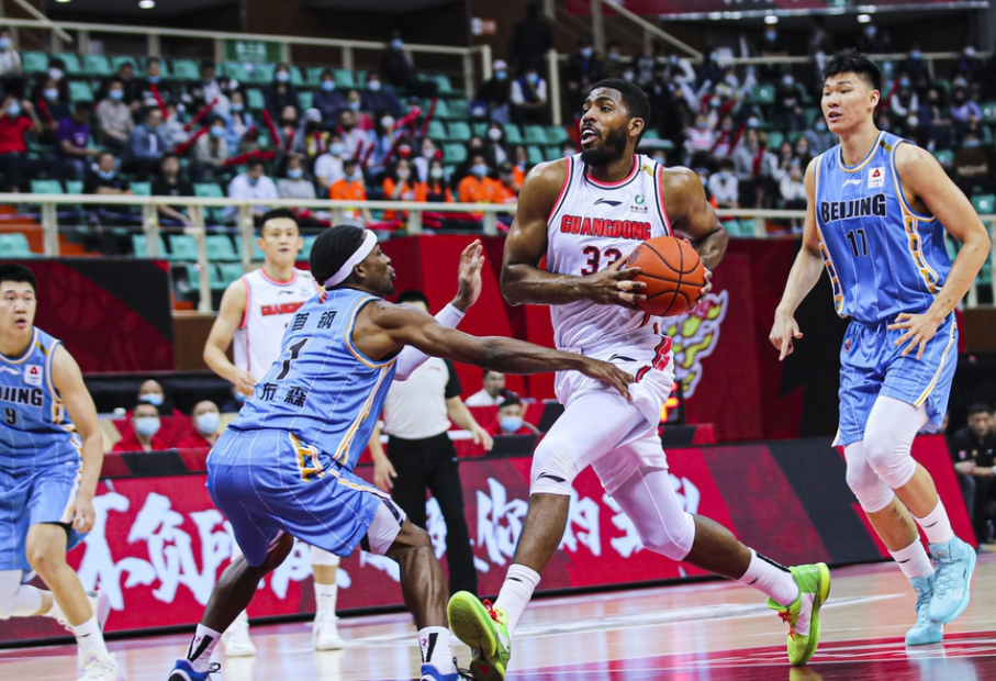 黑龙江男篮外援稳健作战,带队成功 黑龙江男篮外援稳健作战,带队成功