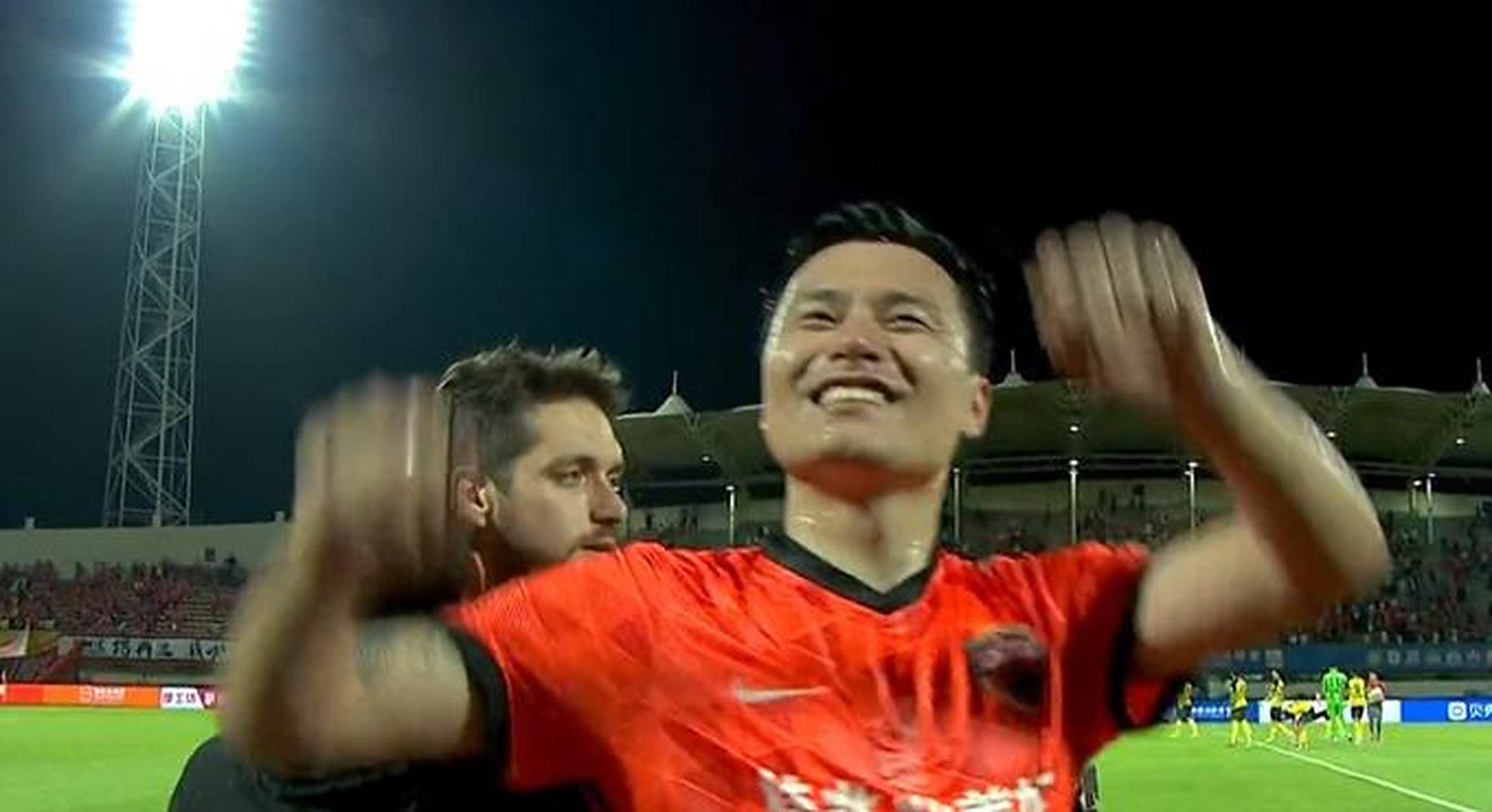 恒大后防连失进球,防线危机待解 恒大后防连失进球,防线危机待解