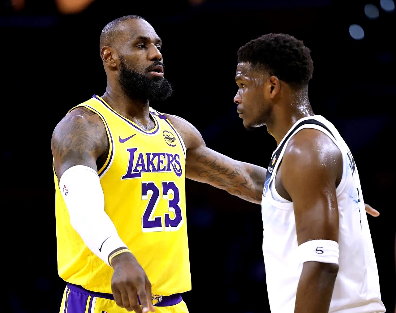 詹姆斯和安东尼惨遭淘汰,湖人遭遇困境 詹姆斯和安东尼惨遭淘汰,湖人遭遇困境