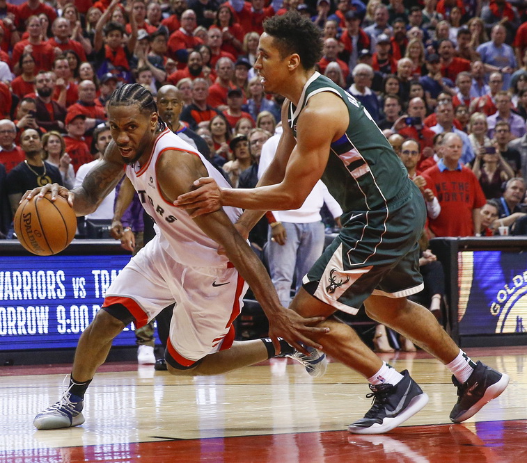 熊猫体育官方网站-猛龙队再胜雄鹿队,晋级形势瞬间逆转