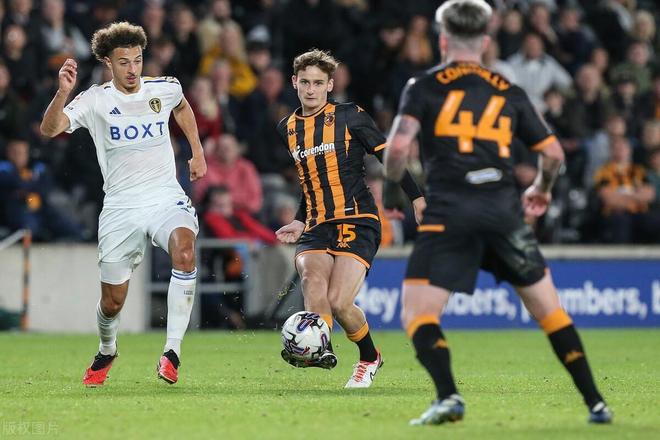 熊猫体育-巴黎圣日耳曼客场大胜蒙彼利埃,积分追赶榜首