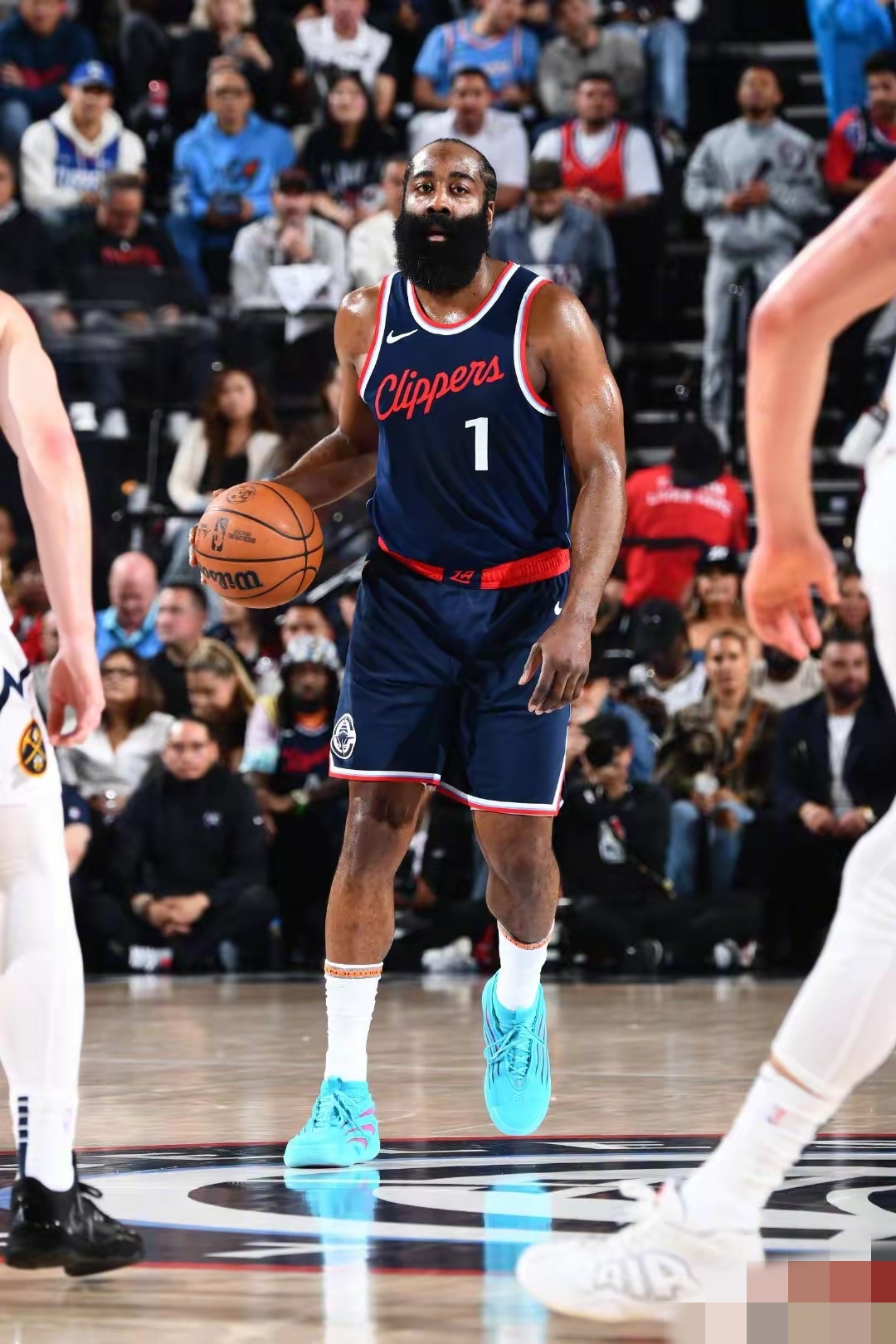 NBA季后赛首轮较量战抢眼,实力强队展现屠杀气息全面占据上风 NBA季后赛首轮较量战抢眼,实力强队展现屠杀气息全面占据上风