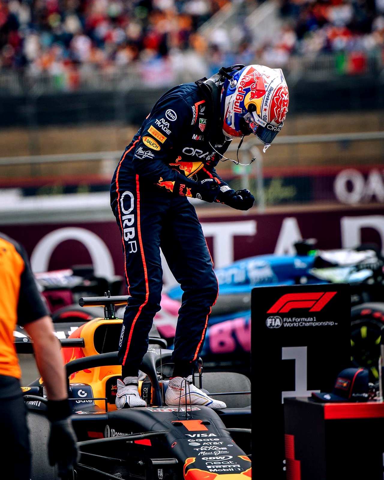 索伯车队翻盘红牛车队，佩雷兹点燃赛场的简单介绍