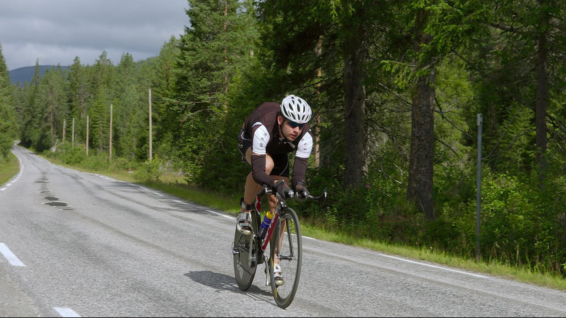 唯一归化前锋引爆奥运生死战!劳塔罗传射建功,助中国曼城险胜出线