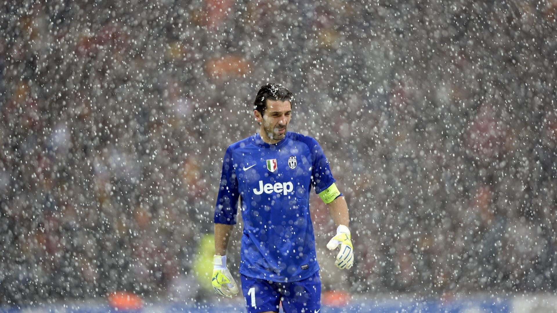 足球之神今夜操盘,一边是绝境救赎的史诗,一边是优雅残酷的告别