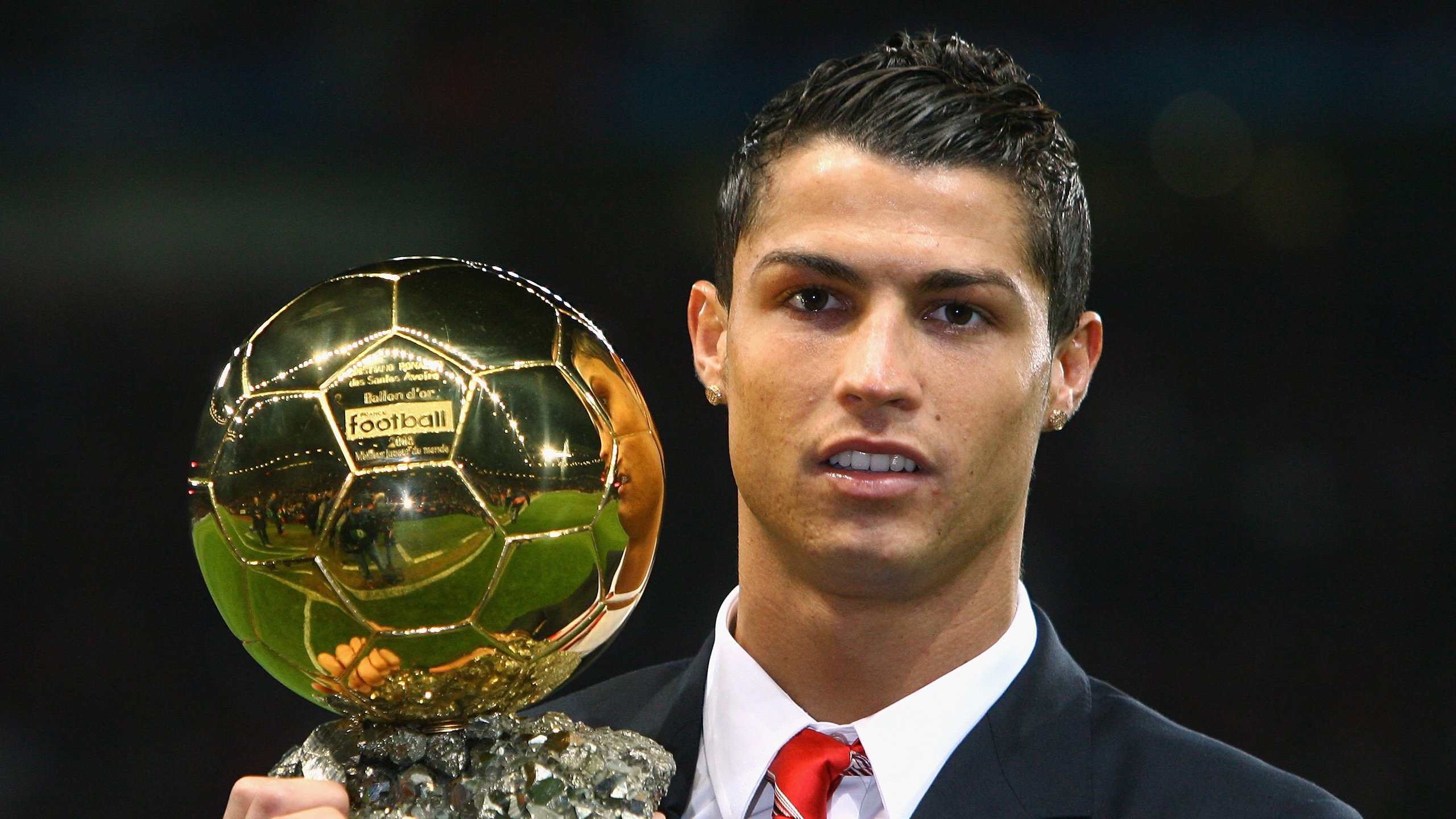 体育赛事直播-绿茵场奇迹与冰场碾压,体育世界的平行胜利