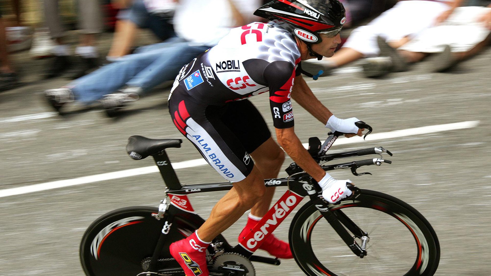 穿越红蓝的闪电,迪亚斯爆发,在哥伦比亚与利物浦的共振中击溃乌拉圭